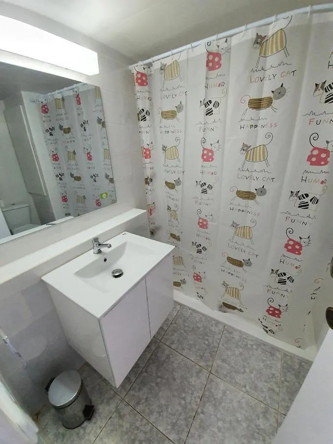 Estudio Grisland Pool Roses